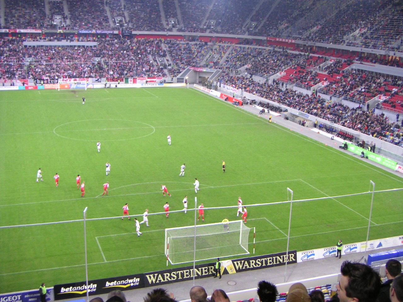 Ein Bild von einem Fußballplatz